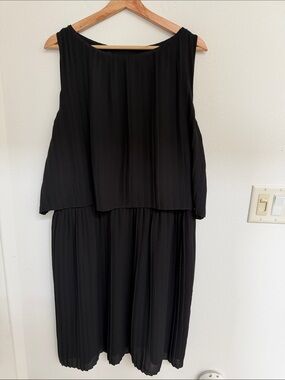 black dress with gray tights BOATNECK DRESS IN ONYX L / ONYX